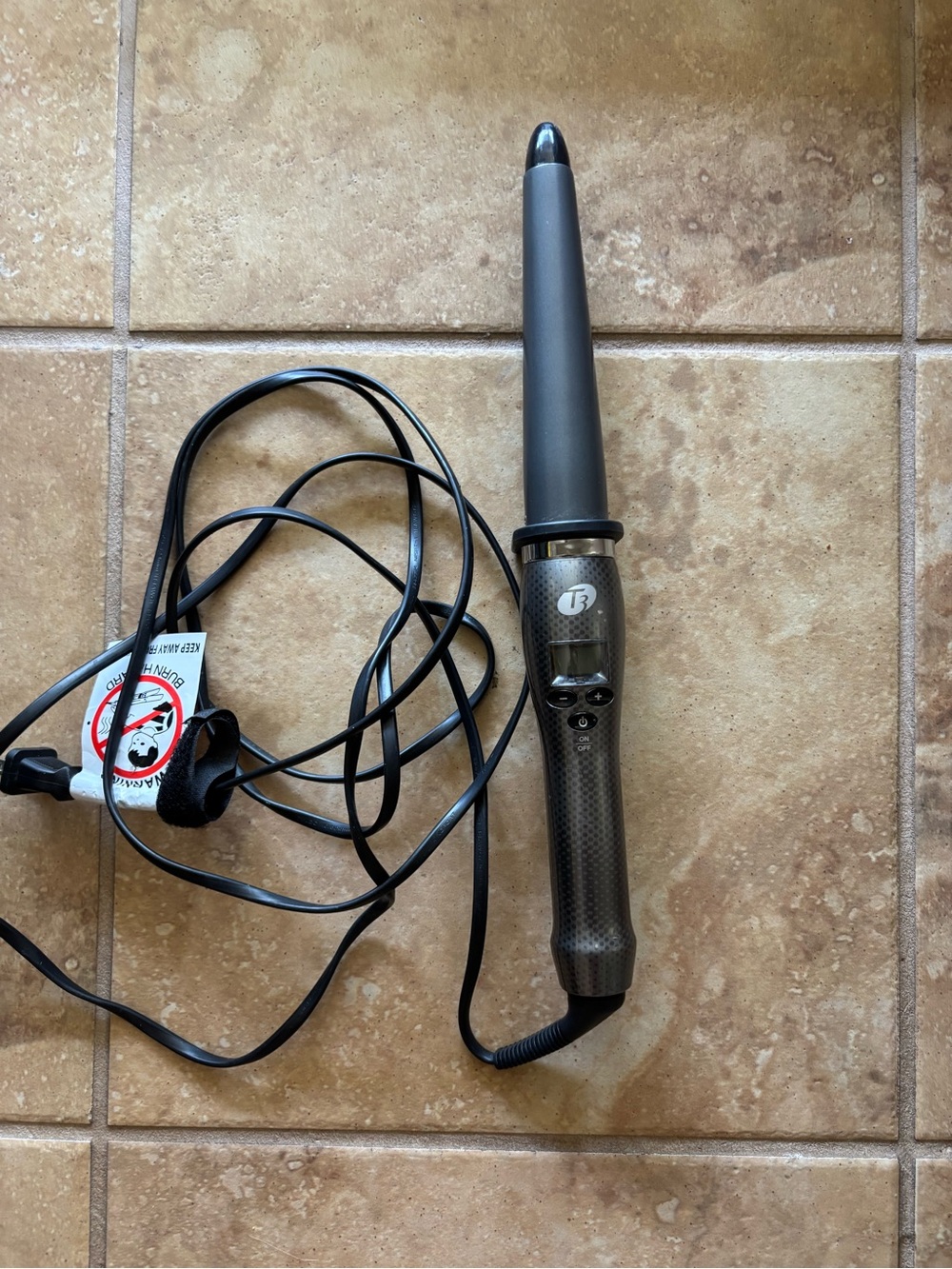 T3 Tapered Curling Wand in Charcoal Gray